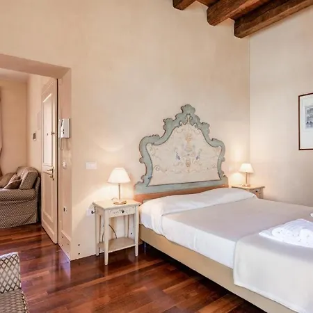 Molino Stucky Apartament *