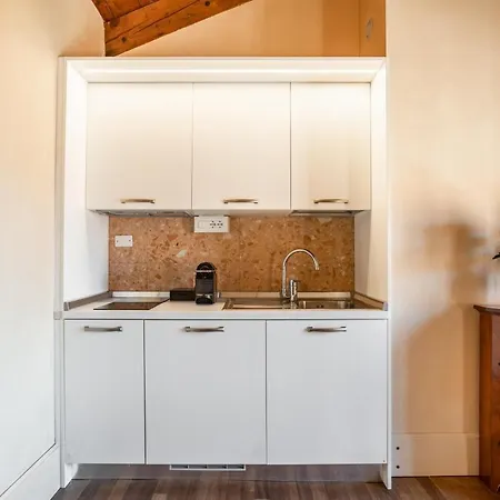 Guesthost - Molino Stucky Apartment *