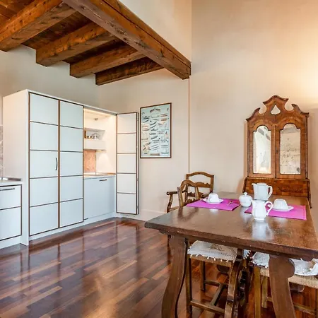 Molino Stucky Apartament *